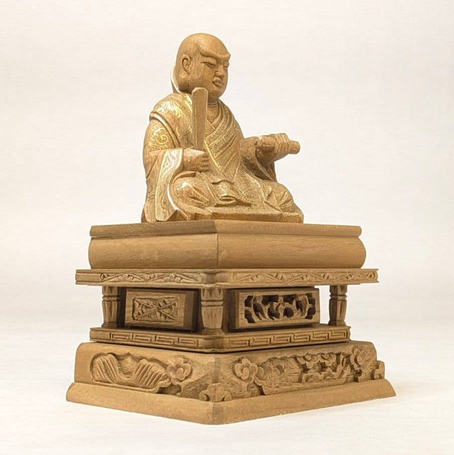 【さらに値下げ・新品】 日蓮聖人　金泥　上彫　総高さ約23.5㎝　楠　日蓮宗