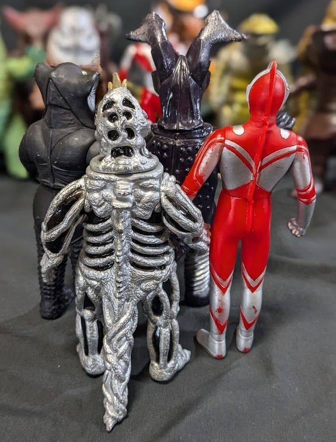 ウルトラＱ・ウルトラマン＆登場怪獣・宇宙人（バンダイ）ソフビ24体セット＋２