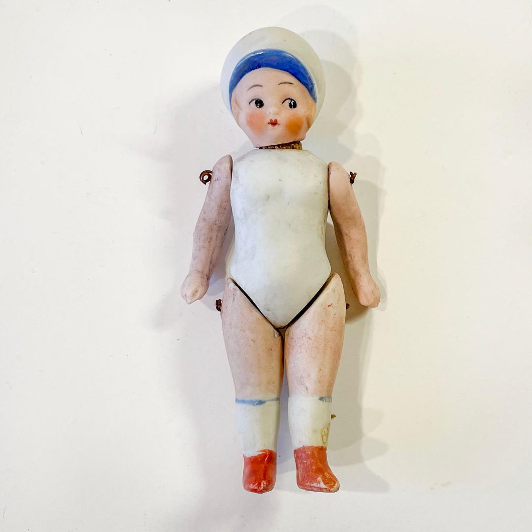 帽子の女の子のビスクドール・ドイツ1920年頃・アンティーク 赤い靴の子