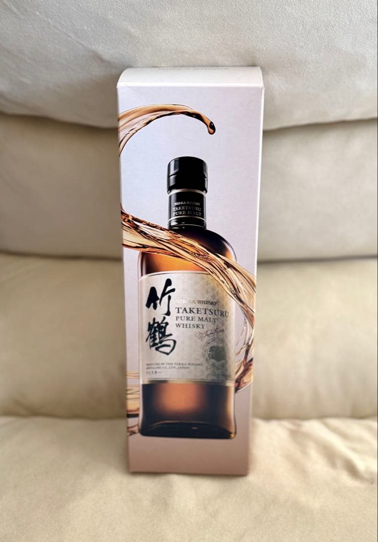 竹鶴　ピュアモルトウィスキー700ml アルコール度数43%。