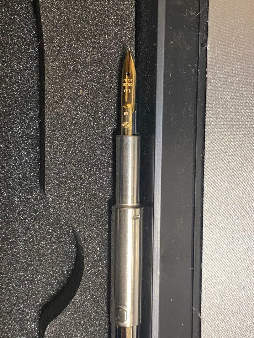 パイロット　株主優待　万年筆　１８Ｋ　試し書き使用　１００周年記念　キャップレス