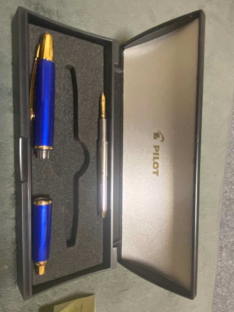 パイロット　株主優待　万年筆　１８Ｋ　試し書き使用　１００周年記念　キャップレス