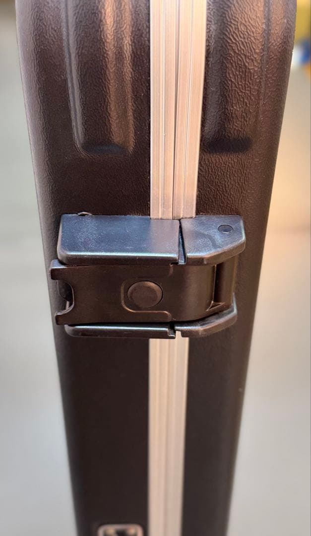 SKB TSA002 ギターハードケース 鍵無　新品クロス2枚付き　美品