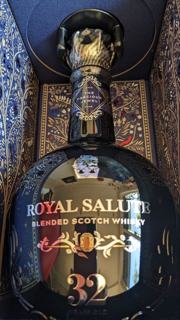 ✨ウイスキー ロイヤルサルート 32年　熟成のスコッチウイスキー　新品✨