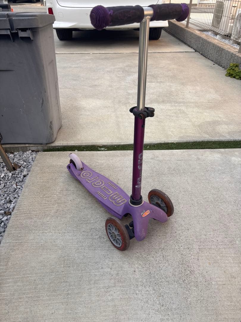 Microキッズ用紫色スケーター三輪車 マイクロ