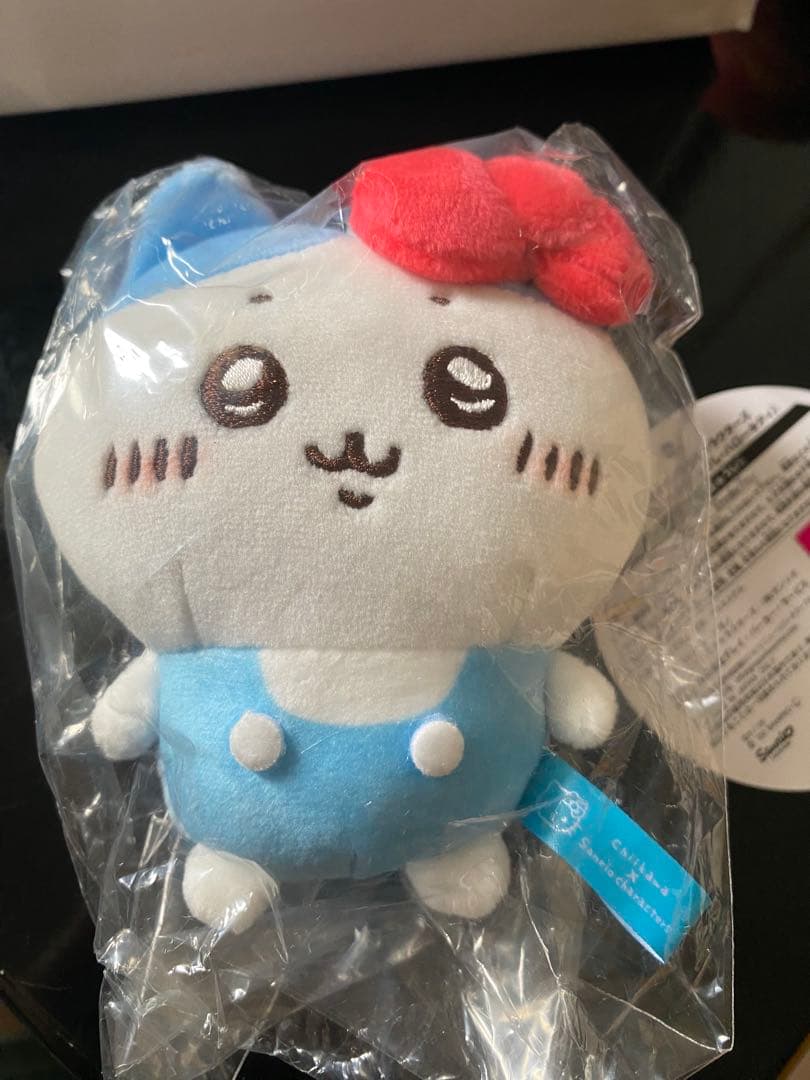 ちいかわ　サンリオコラボ　ハチワレ　マスコット