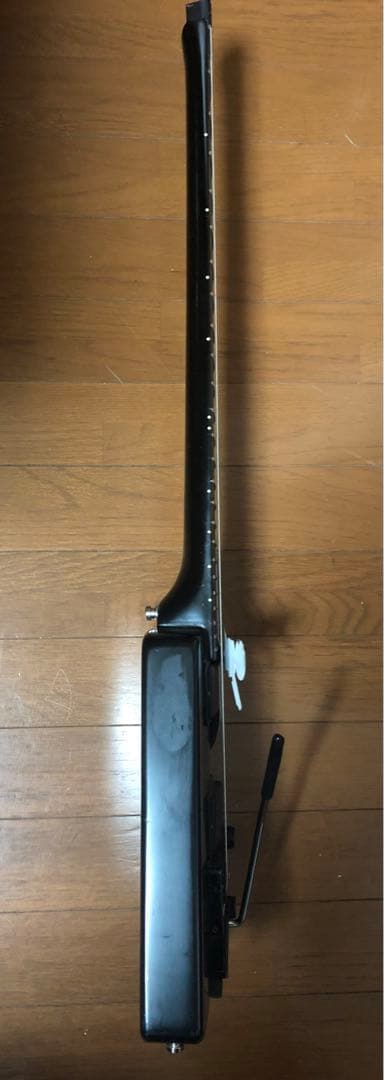 ヘッドレスギター　スタインバーガータイプ　プレイアビリティ良好￼ 調弦￼￼フリー