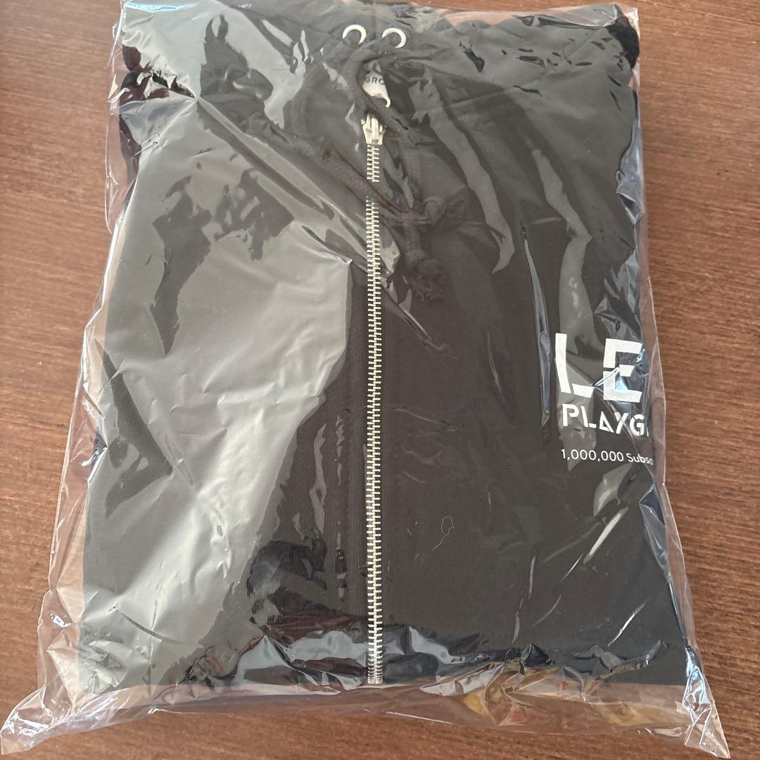 山田涼介　LEO ビッグパーカー バックプリント　Ｌサイズ　ジップパーカー