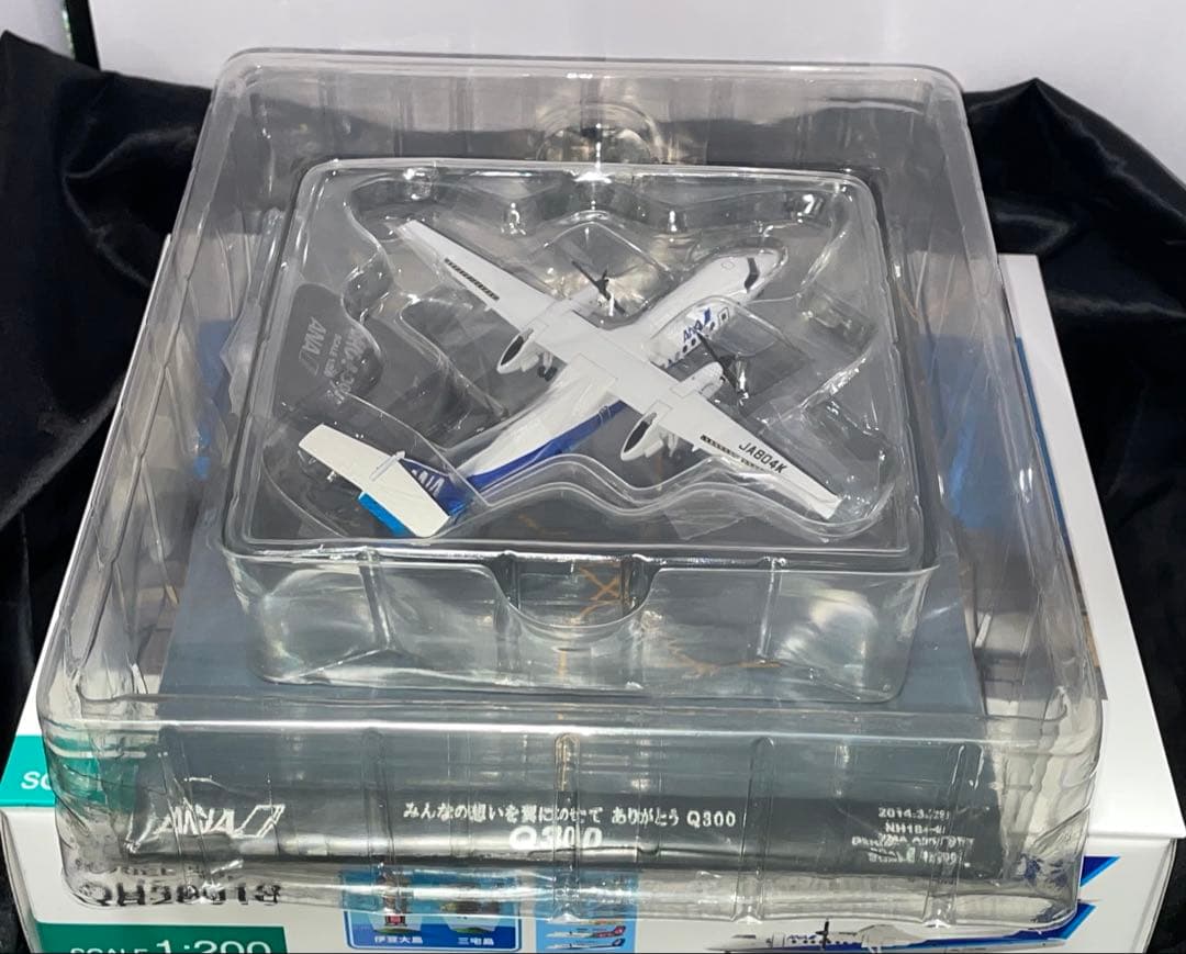 [新品]1/200 DHC-8-300 JA804K 退役記念限定 滑走路付き