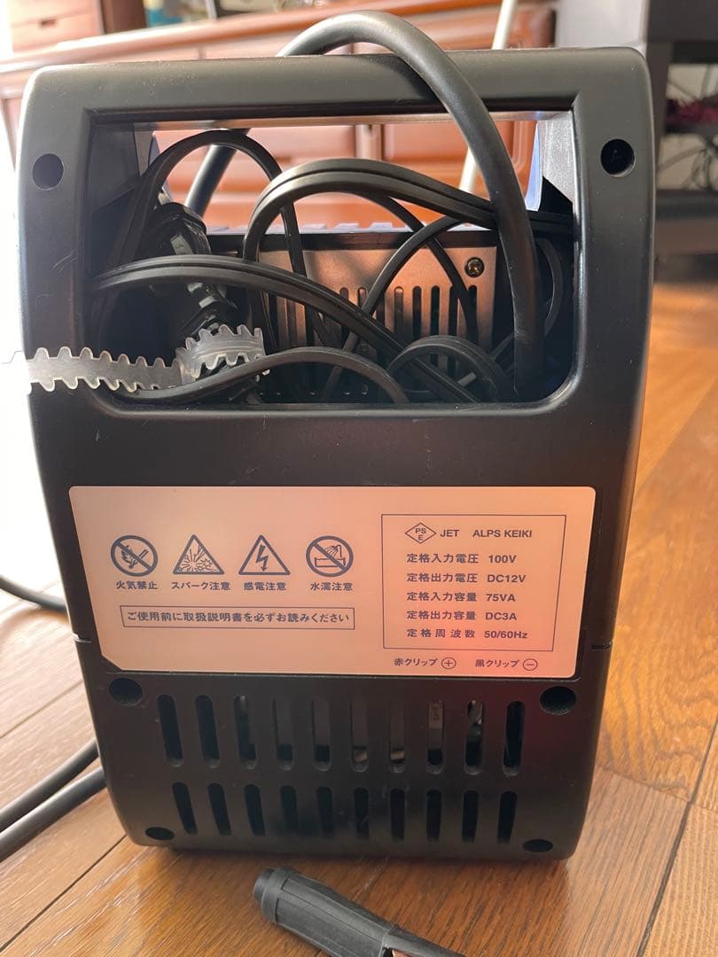 オ-トクラフト製二輪車用オ-トマチックバッテリー充電器