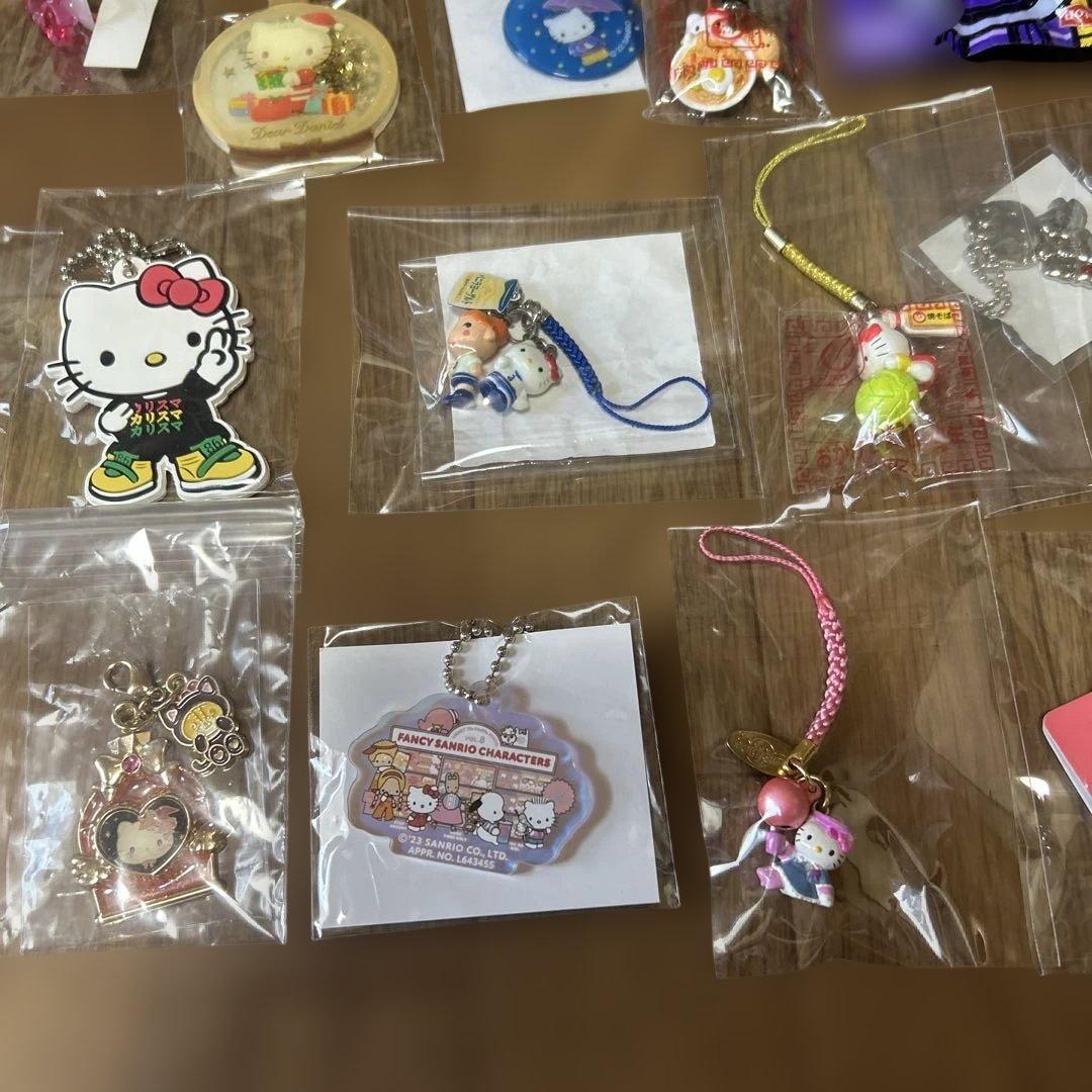 キティ根付けストラップ　❸