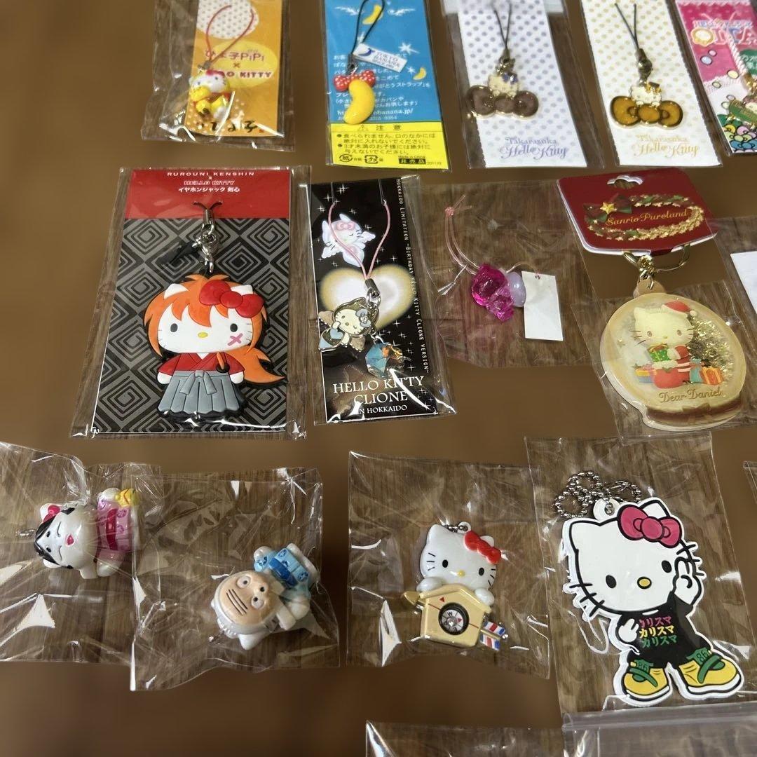 キティ根付けストラップ　❸