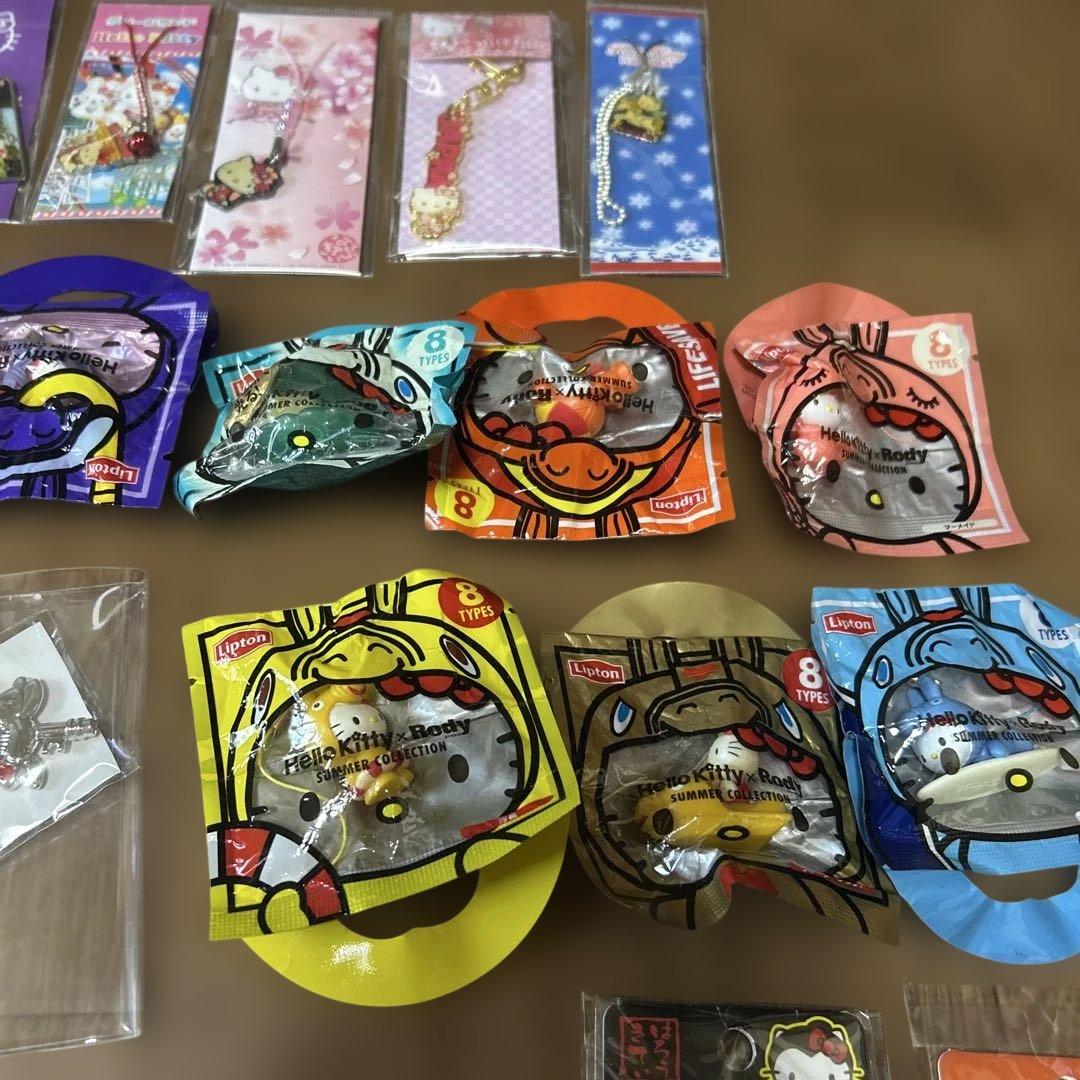 キティ根付けストラップ　❸