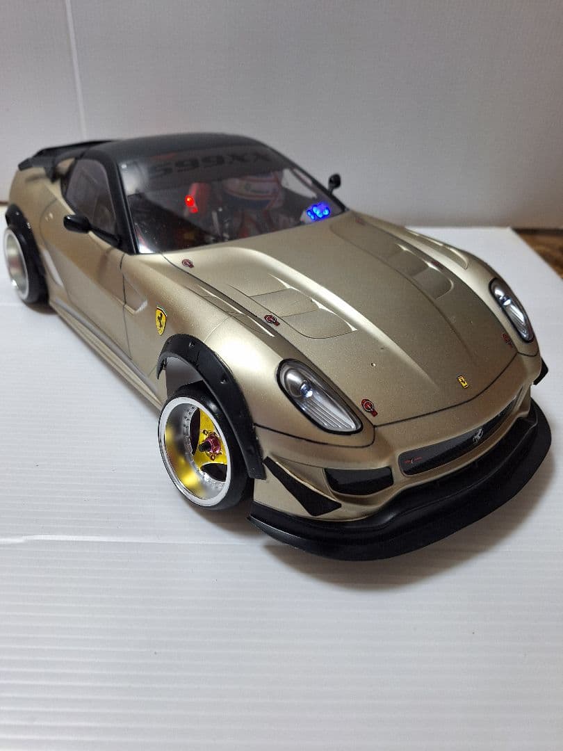 10分1ラジコンボディ、Ferrari 599XX ゴールド、電飾付き❕