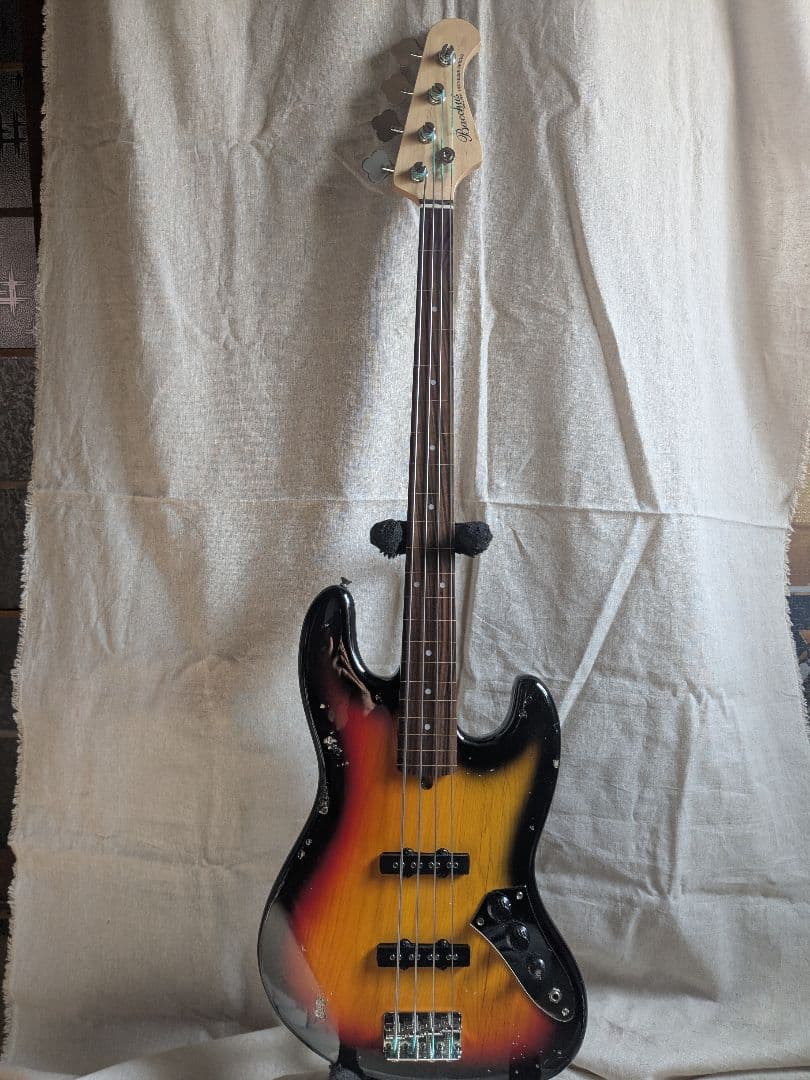 Bacchusフレットレスベース BJB-1R-FL サンバースト