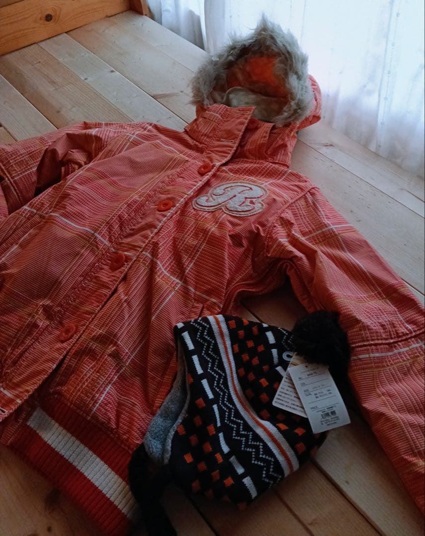 ROXYトップス＆ESTIVOサロペット【Ｍ〜L】上下セット＋ビーニー付き