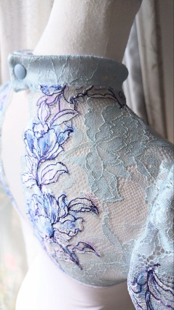 再販)Ｓ～Ｍ／華やかな青い花が浮かび上がるサックスブルーと白娘役ドレスレオタード