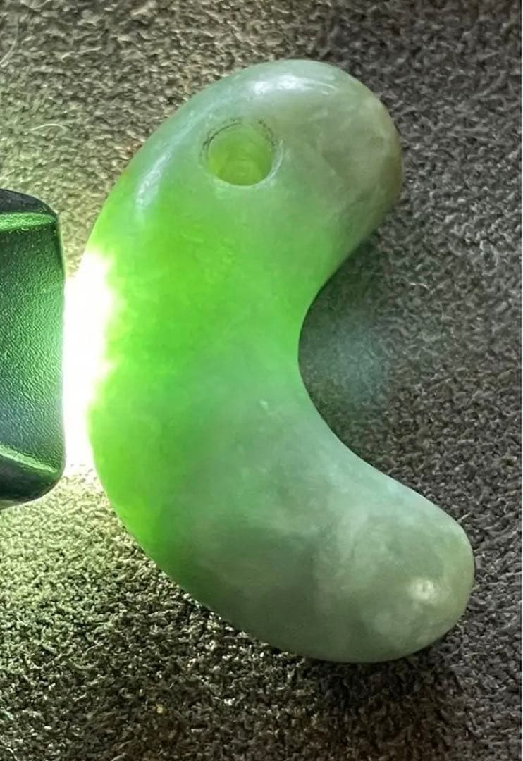 古墳時代の翡翠製勾玉