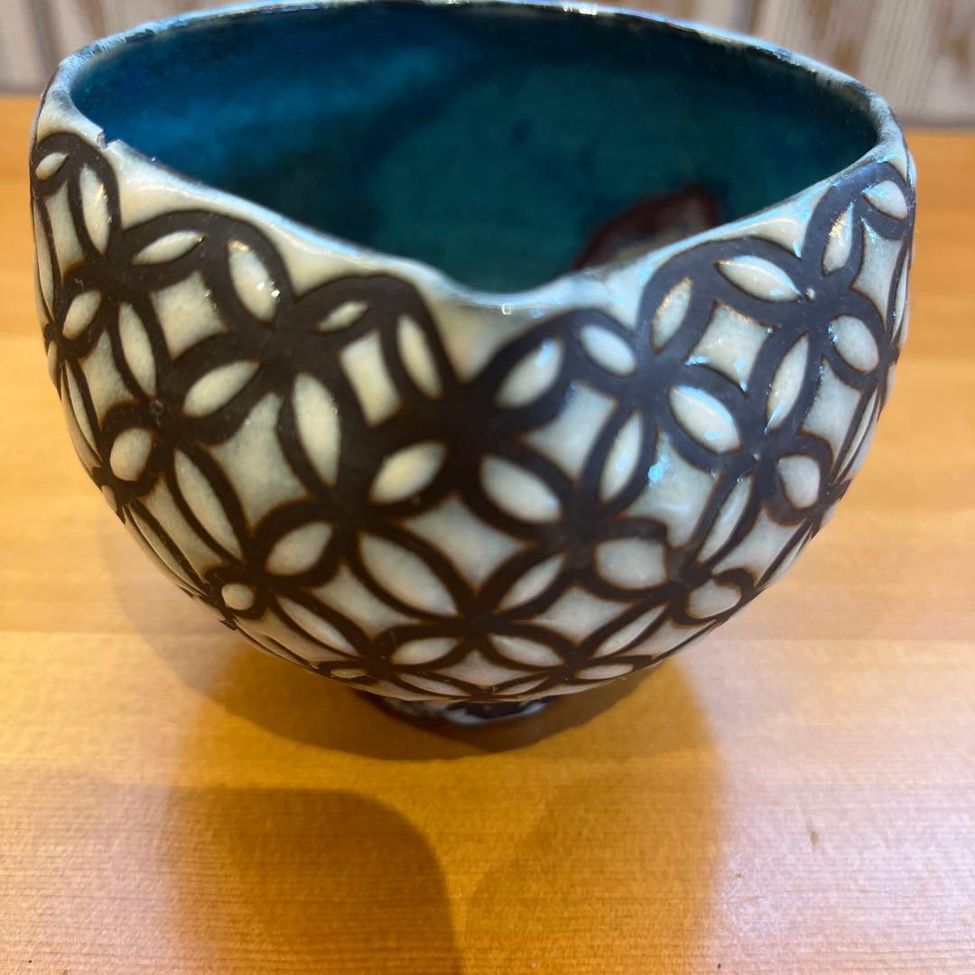 黒い模様の青い内側の陶器酒器片口京都