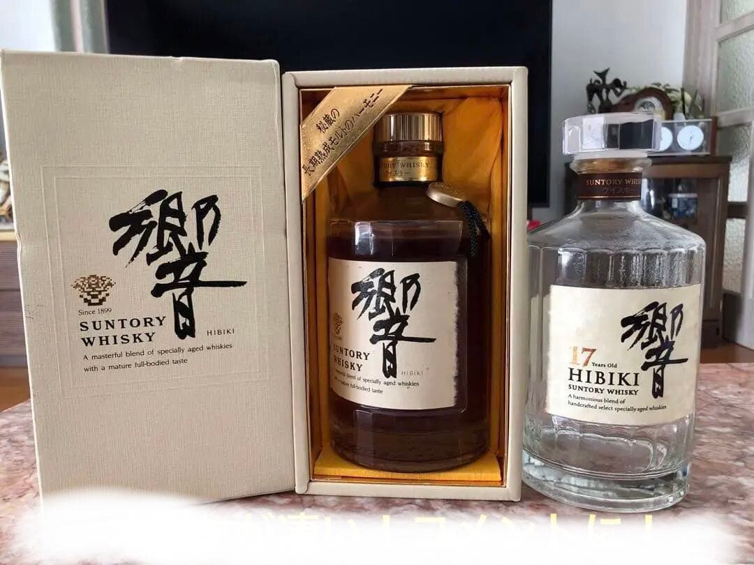 サントリーウイスキー　響17年　旧ボトル　金キャップ➕響17年表記有りの空瓶