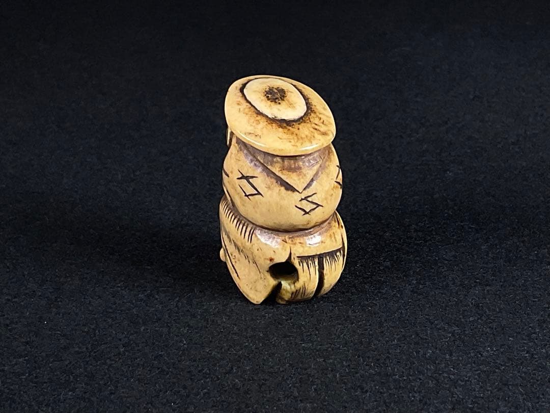 根付　提げ物　仏手柑・人物　２点　鹿角　彫刻