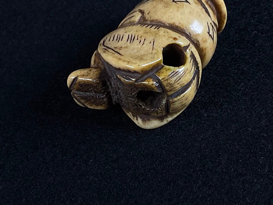 根付　提げ物　仏手柑・人物　２点　鹿角　彫刻