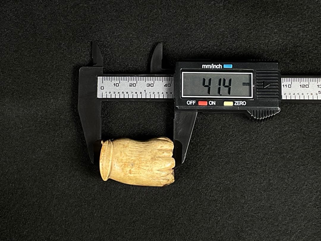 根付　提げ物　仏手柑・人物　２点　鹿角　彫刻