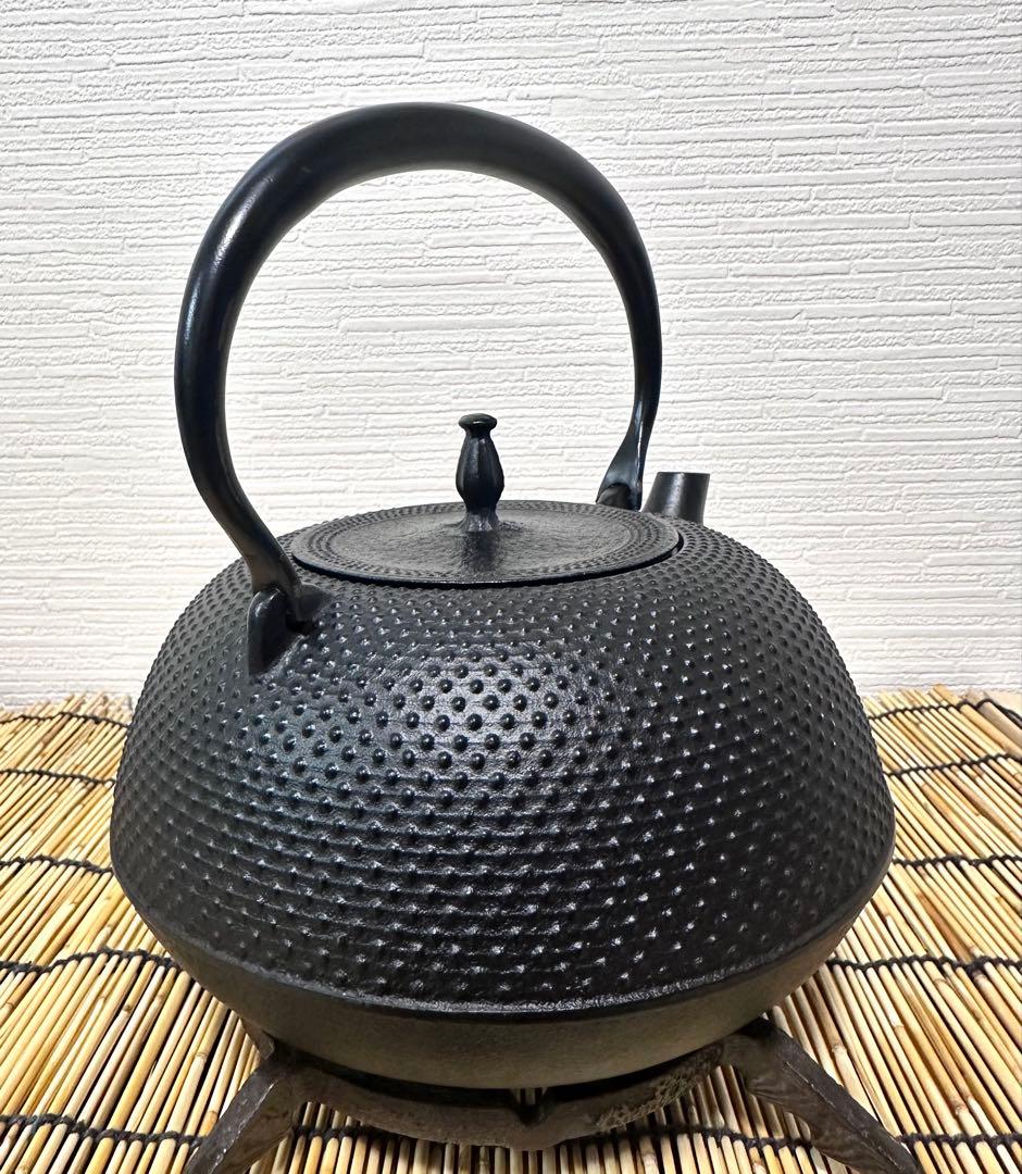 南部盛榮堂造１８型アラレ　南部岩鋳造　鉄瓶台セット　maisonnnn様売約済み