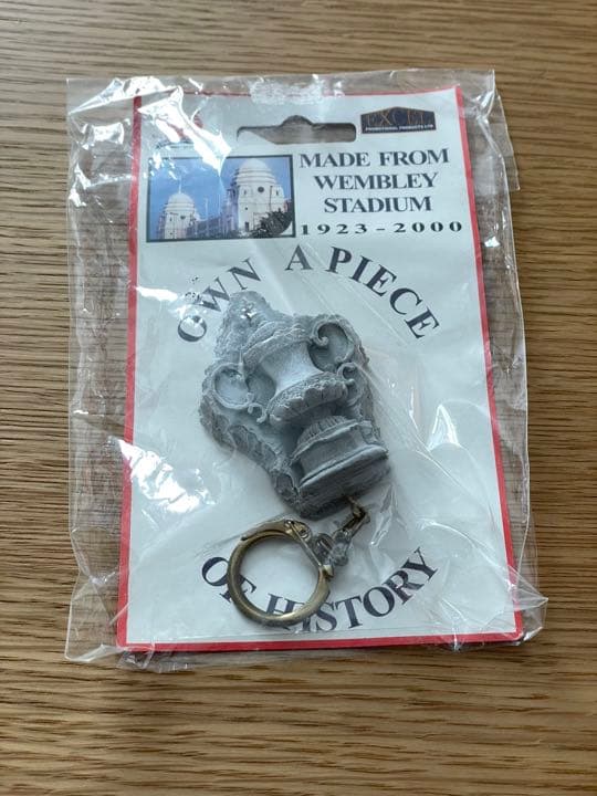 ウェンブリースタジアム　解体メモリアルキーホルダー
