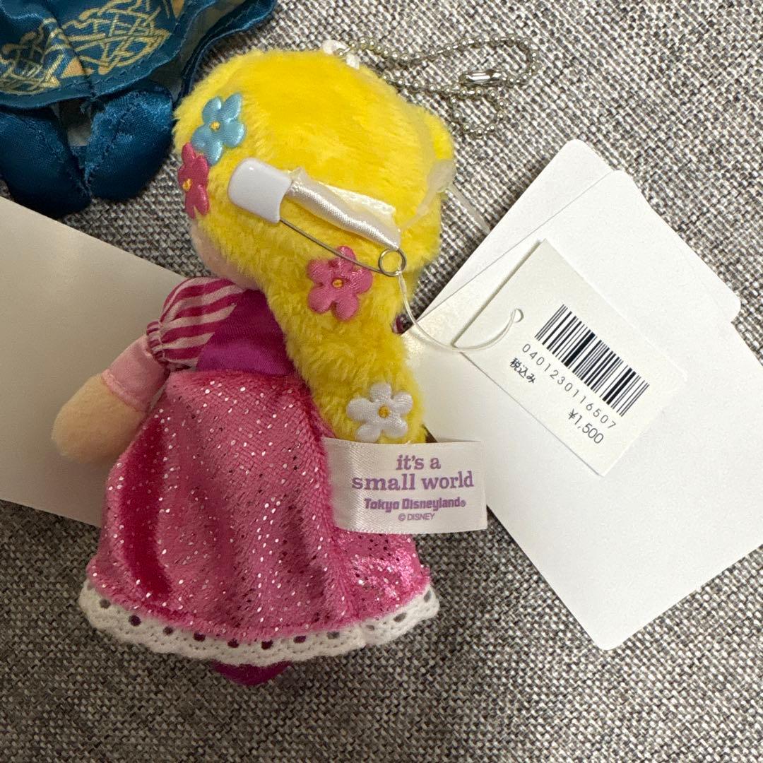 イッツアスモールワールド　メリダ　モアナ ラプンツェル タグ付 ぬいぐるみバッジ