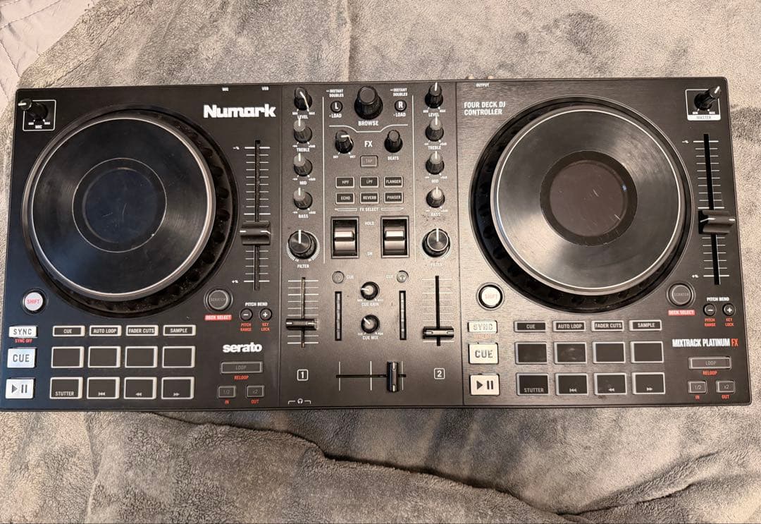Serato対応のNumark DJコントローラー