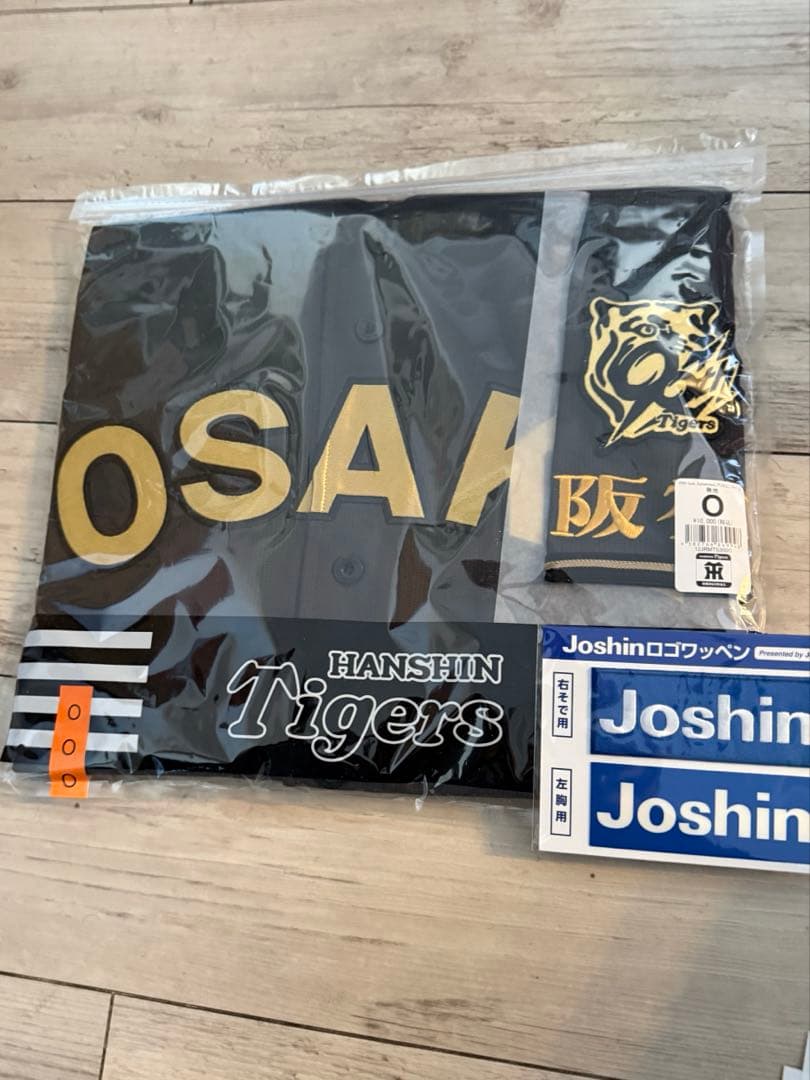 阪神タイガース　ユニフォーム　　　　ブラックダイナマイト　Oサイズ　未開封