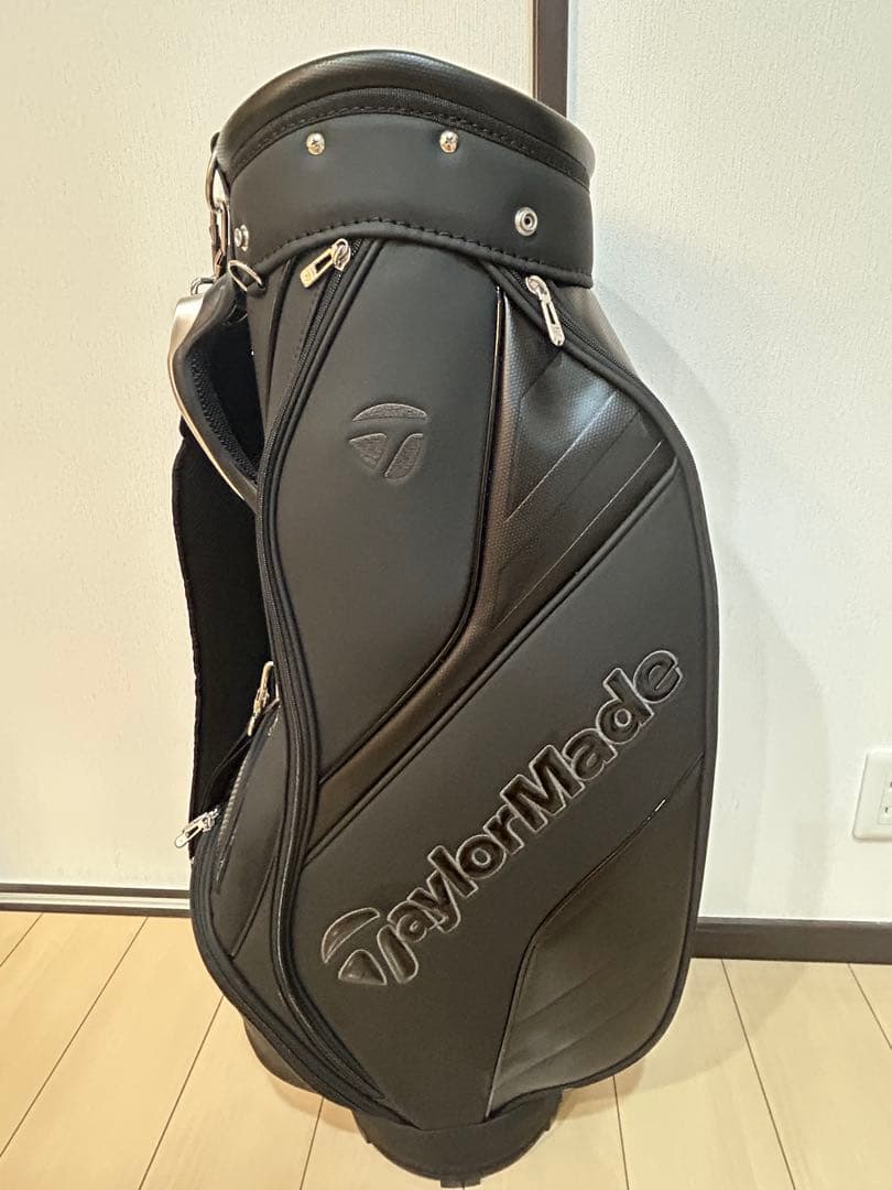 ※最終値下げ 2025テーラーメイド キャディバッグ ※ヘッドカバー付き