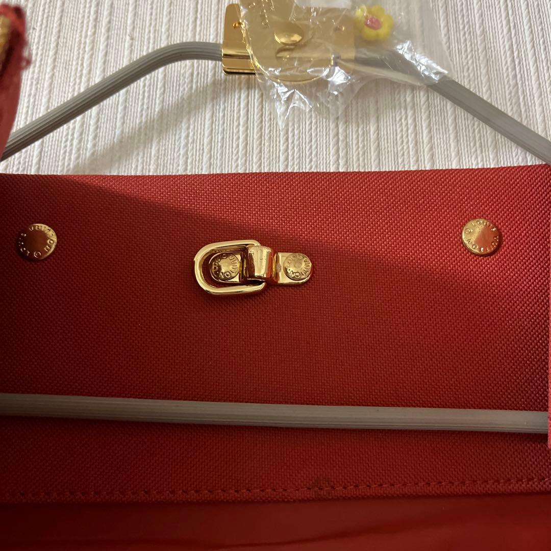 新品未使用・ルイヴィトン・赤いガーメントバッグ ジッパー付き