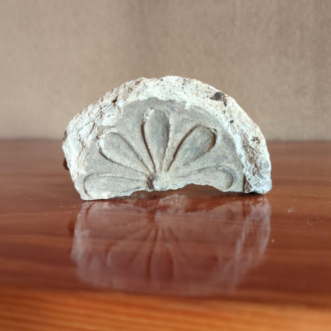 小さい花模様の陶器瓦　古瓦　古美術　骨董品　古道具　ミニチュア