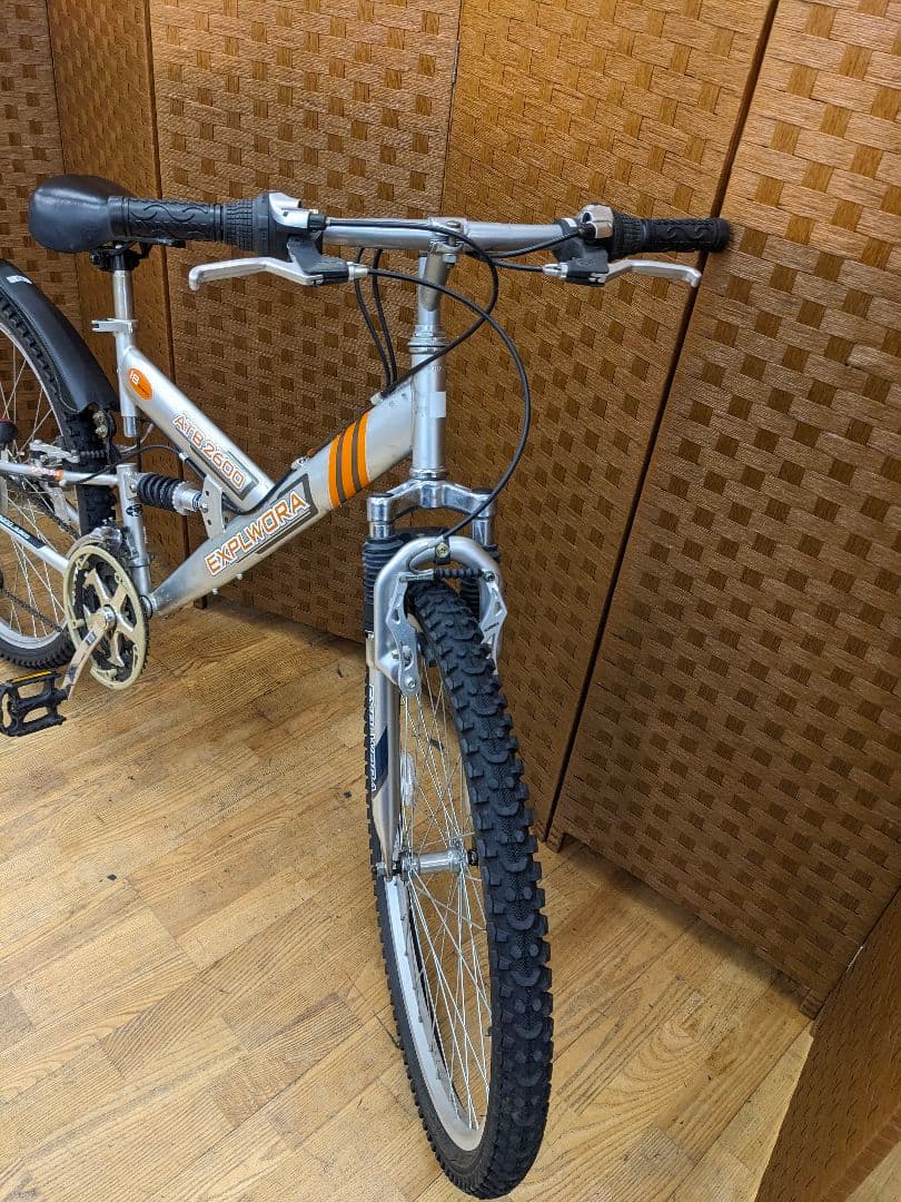 U023 マウンテンバイク　26インチ　サスペンション付き　シルバー