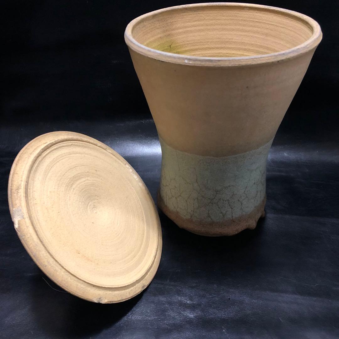 美しい古美術◼️蔵の裏からかなり雰囲気のある蓋のある花瓶のような謎の陶器が出て来た