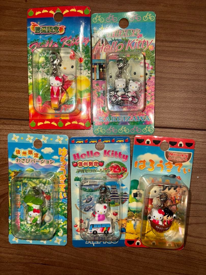 サンリオ　ご当地ハローキティ　ファスナーマスコット　根付けストラップなど32点