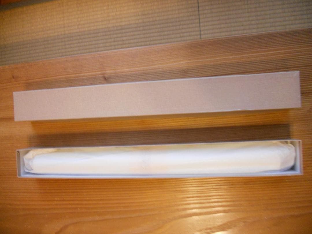 掛け軸 秀峰 紅葉に四十雀 絹本 希少 軸装 茶道具 掛軸 新品 未使用 です。