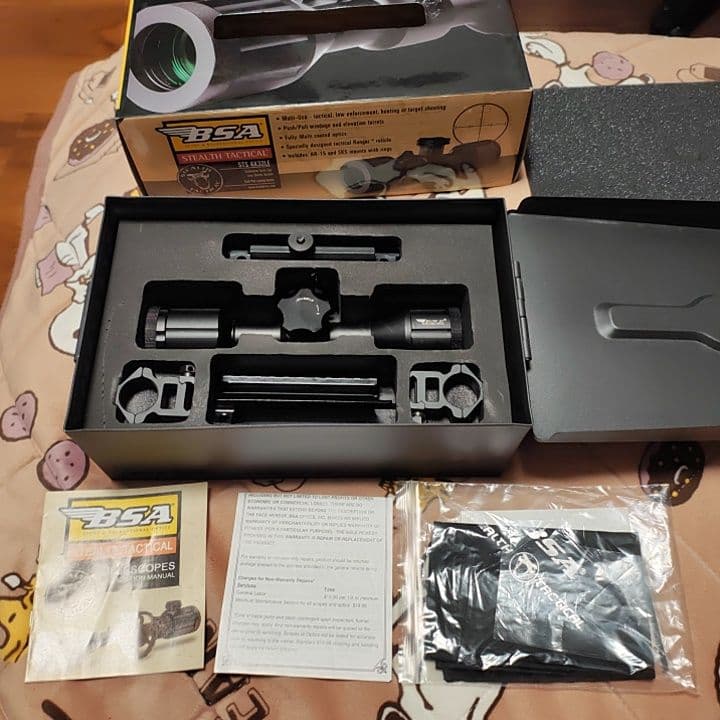 BSA製　タクティカルス スコープ　STS　4x32LE　金属箱付き 実銃対応