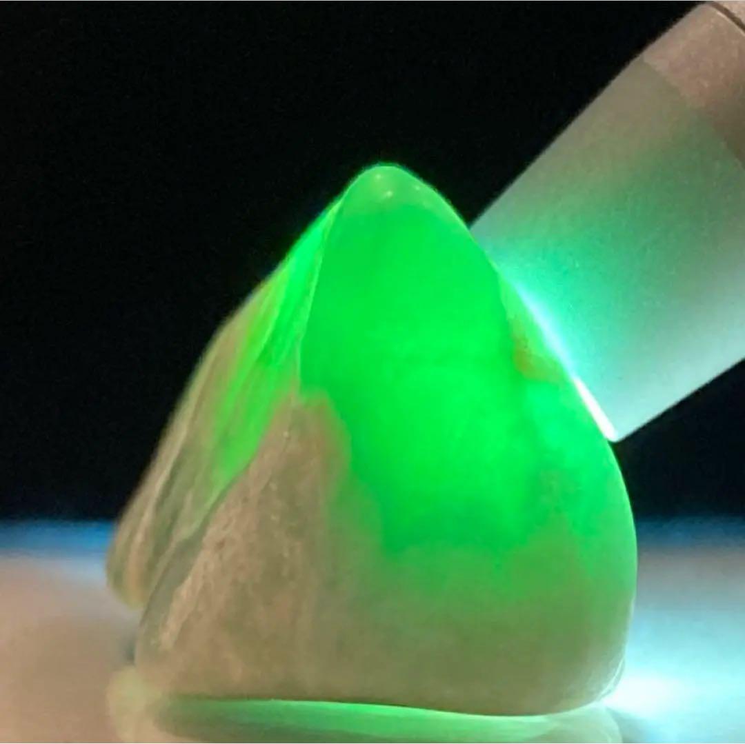 【専用品】糸魚川翡翠　ロウカン宝石質 翡翠　鮮やかな翠　原石　12.1ｇ
