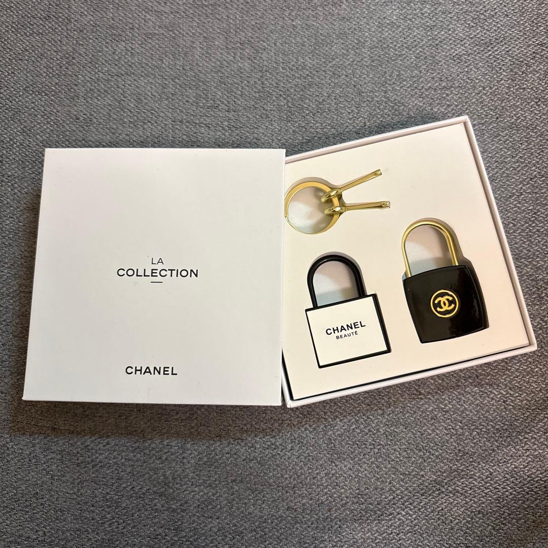 新品　CHANELノベルティ チャーム 南京錠　鍵