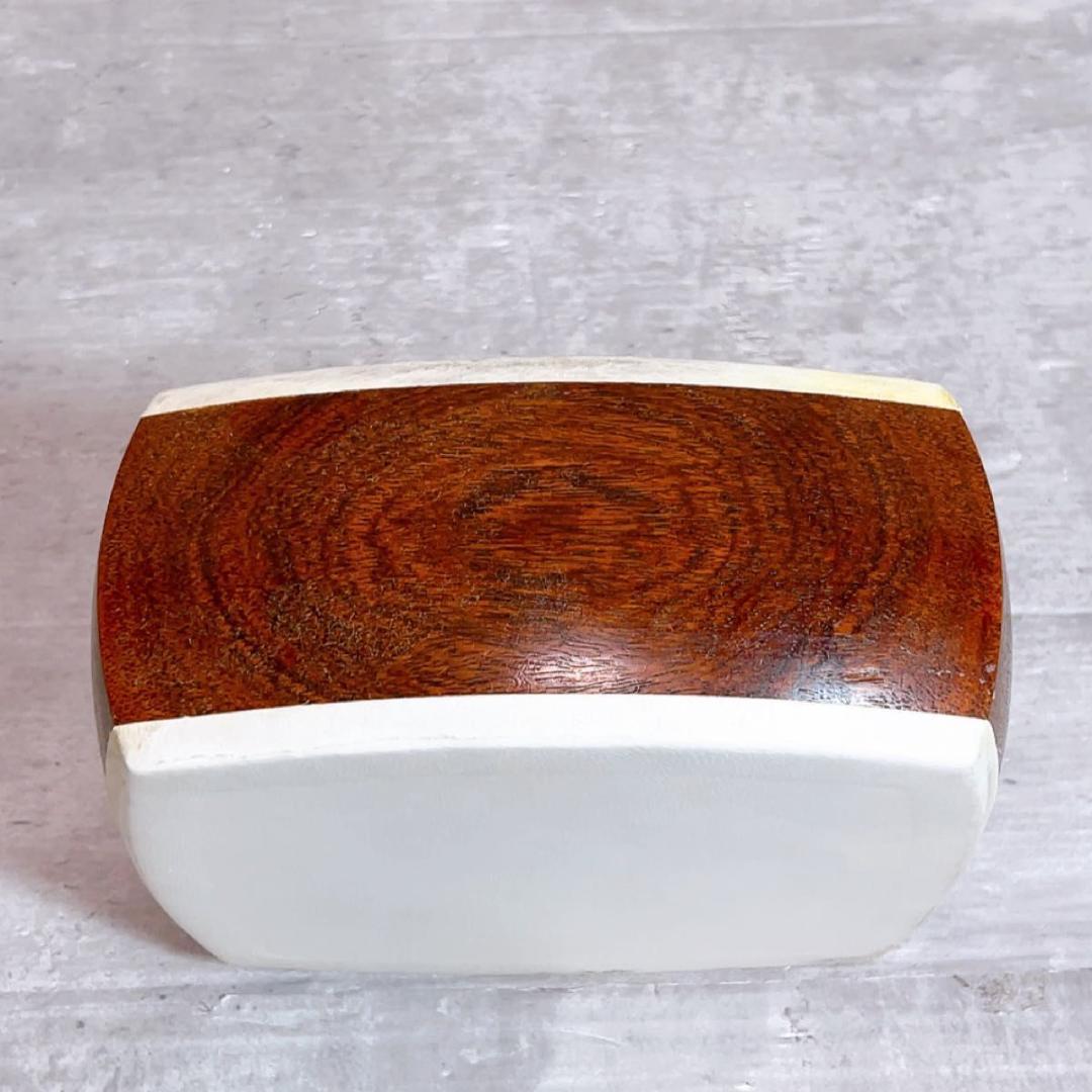 高級三味線　K9刻印入り　細棹　紅木　トチ　金細　二本溝　子持ち綾杉胴　東さわり