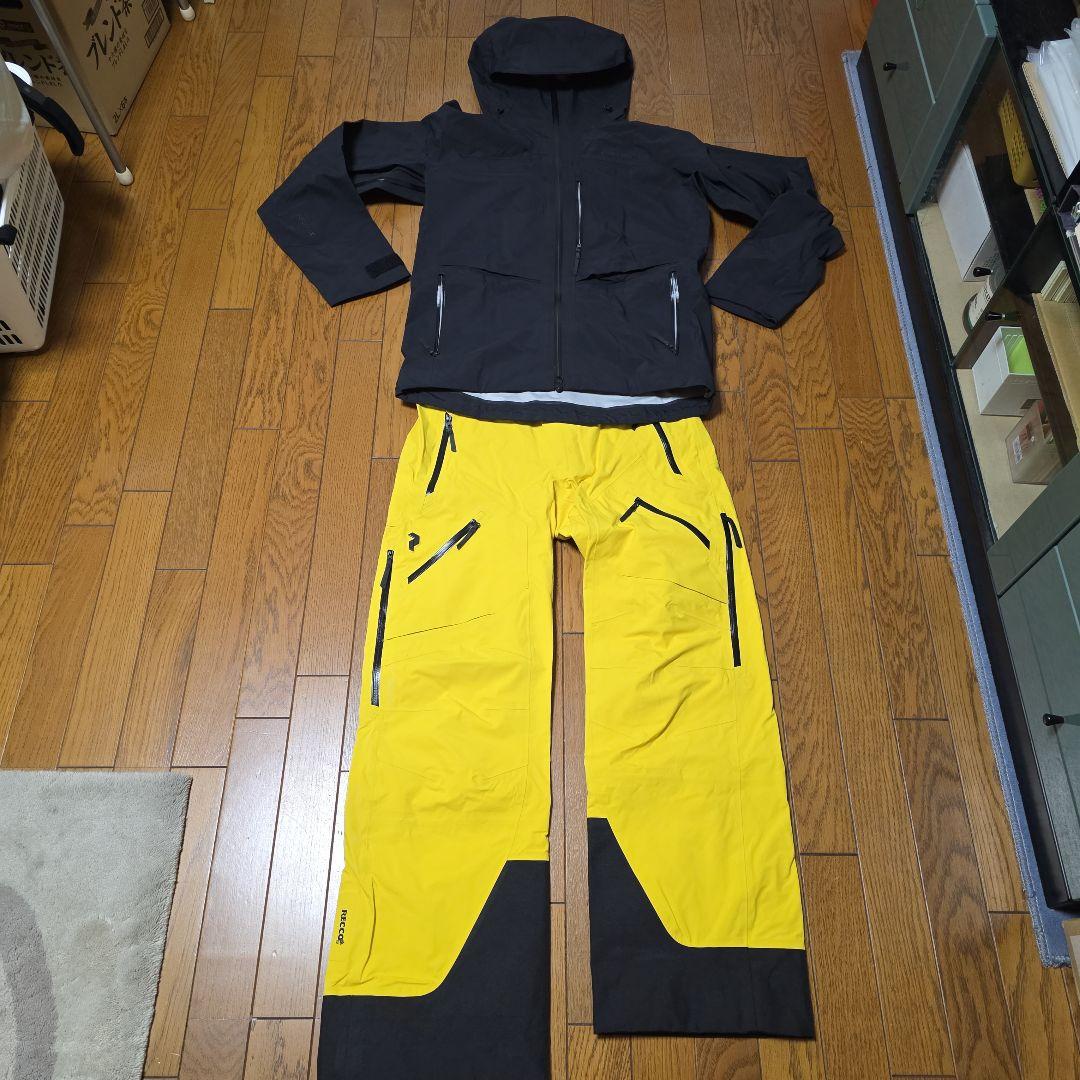 美品　ピークパフォーマンス　上下海外Ｓサイズ　PeakPerformance
