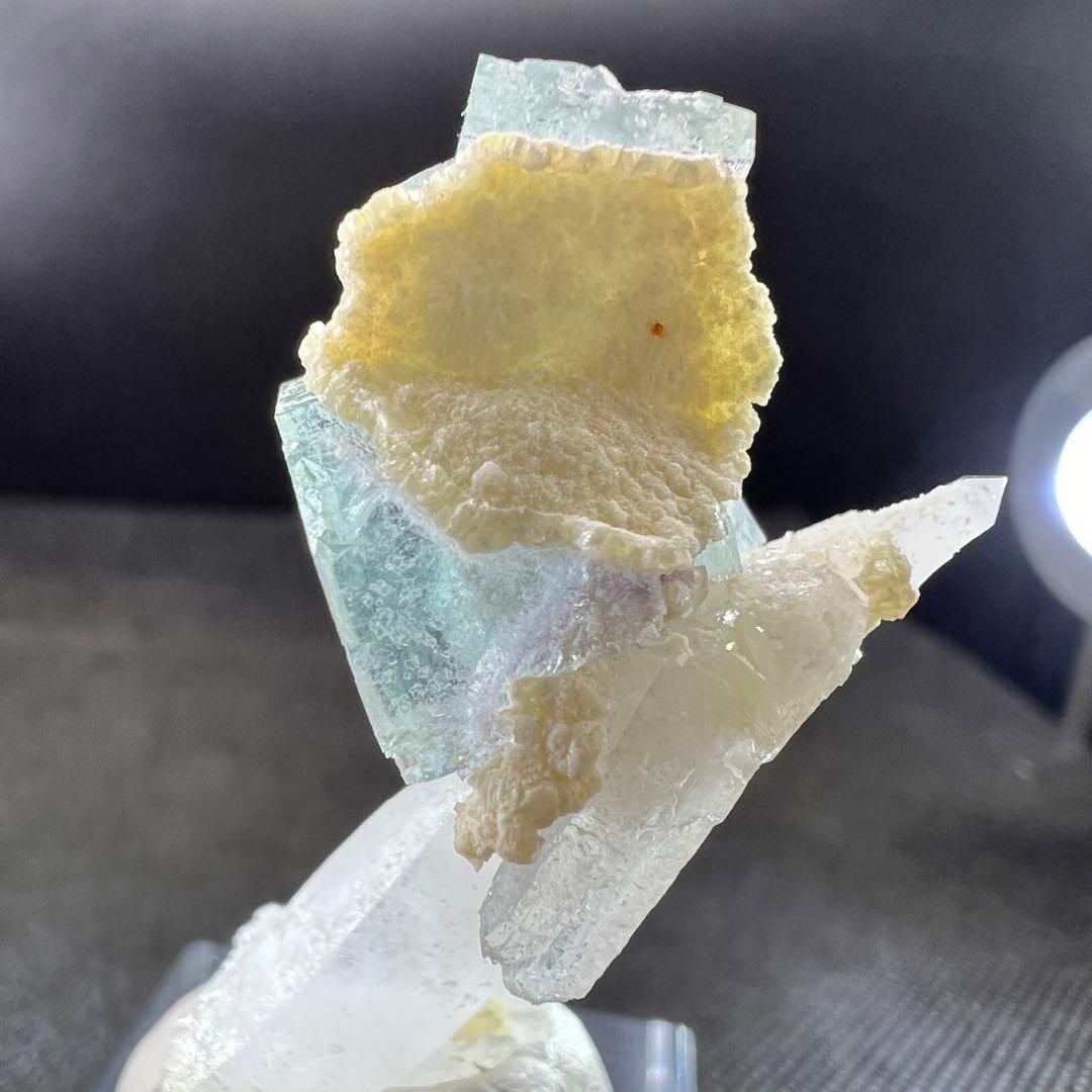 ヤオガンシャン産　クォーツ共生ライトブルーフローライト