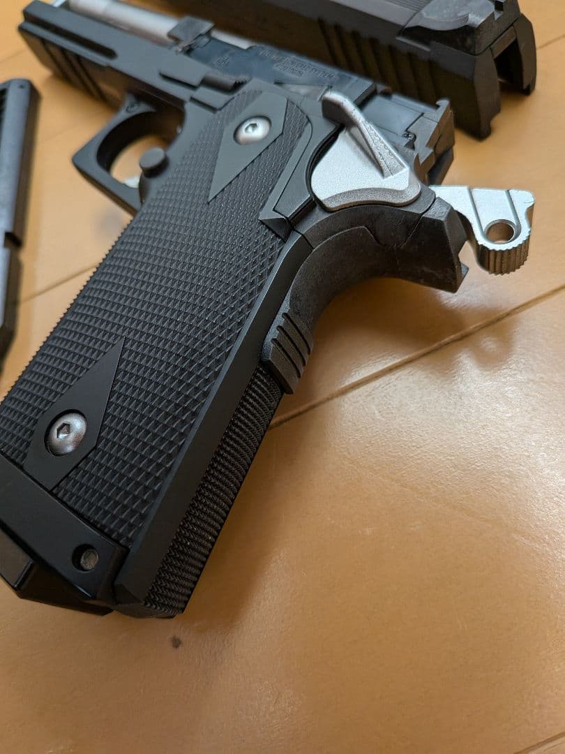 東京マルイ HI-CAPA E 電動ガン　バッテリー付