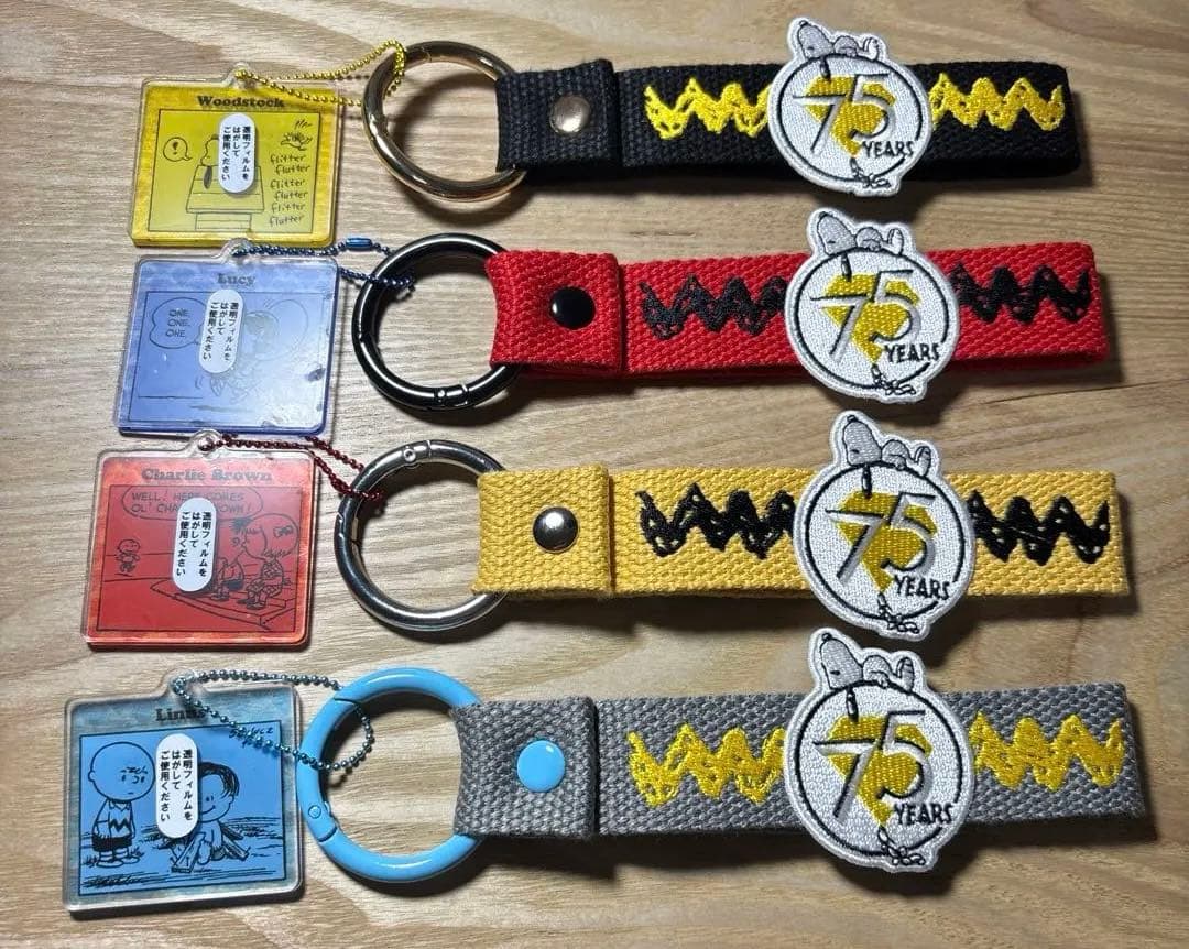 PEANUTS 75th アクリルマスコット付き刺繍タグ1月限定特価4種セット