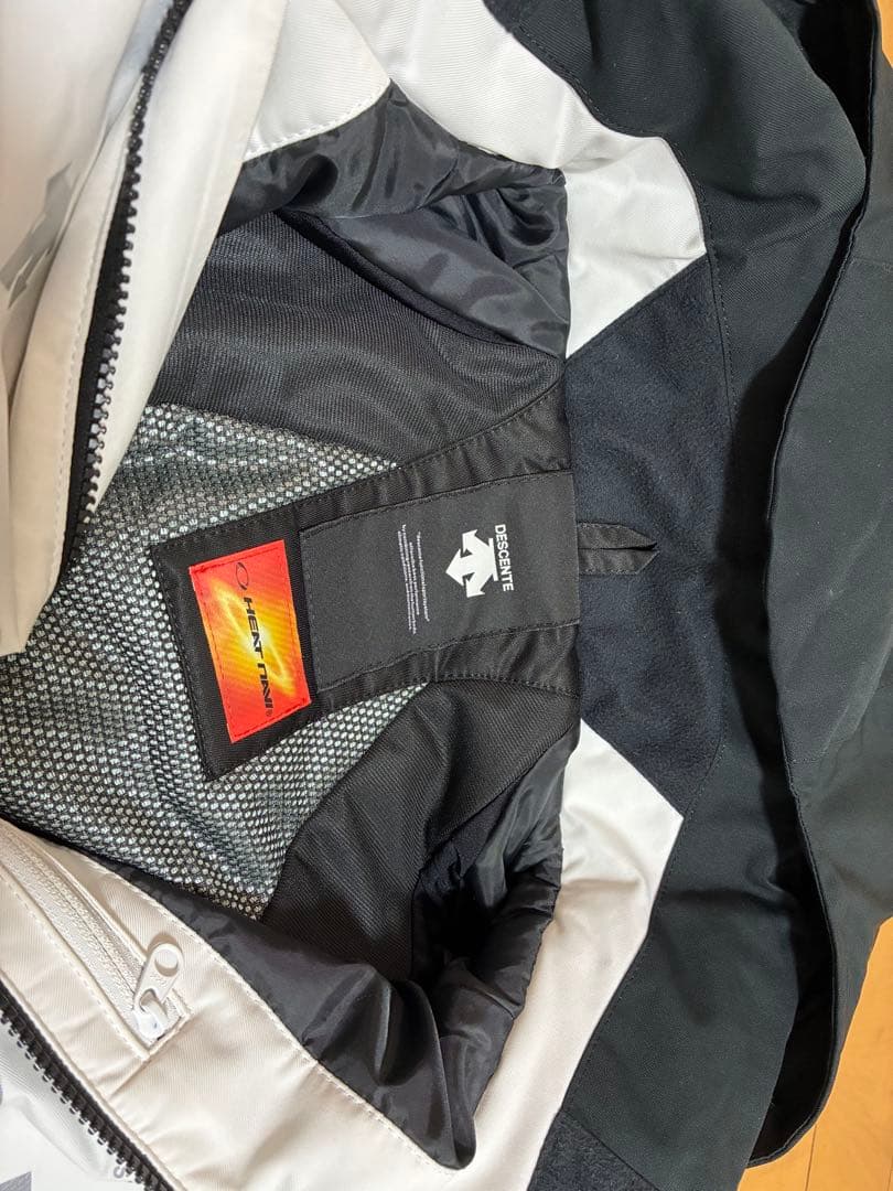美品 デサントMove Sport スキーウェアジャケットのみ180cm