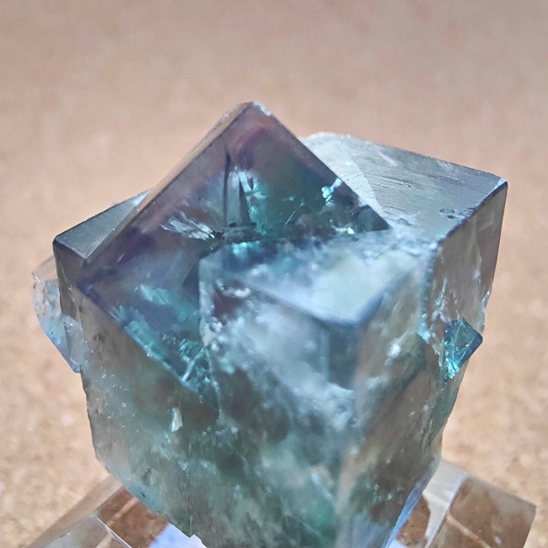 Rainbows End Pocket産フローライト 天然石 鉱物 原石