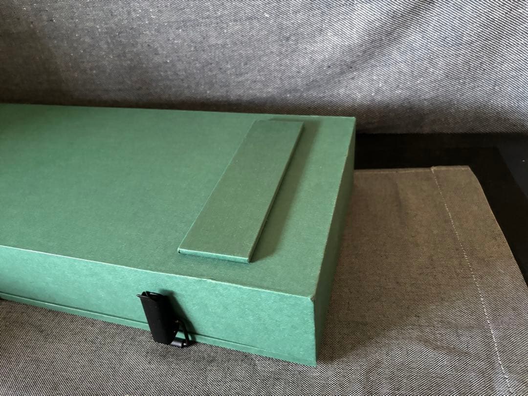 LADOGA ラドガ　カラシニコフ ウォッカ　空き瓶　専用木箱付き